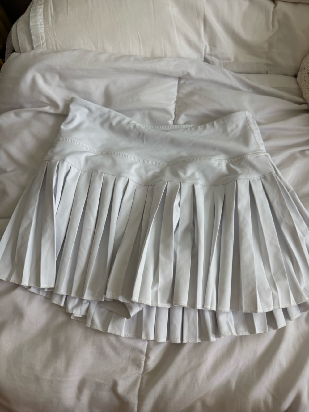 GOLDHINGE Women's White Pleated Tennis Skirt
